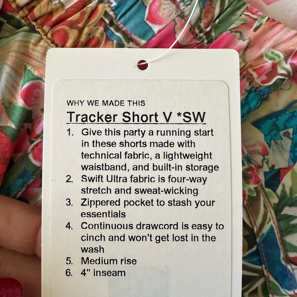 2018 SW Tracker Shorts V with matching uplifting scrunchie - Picture 3 of 5